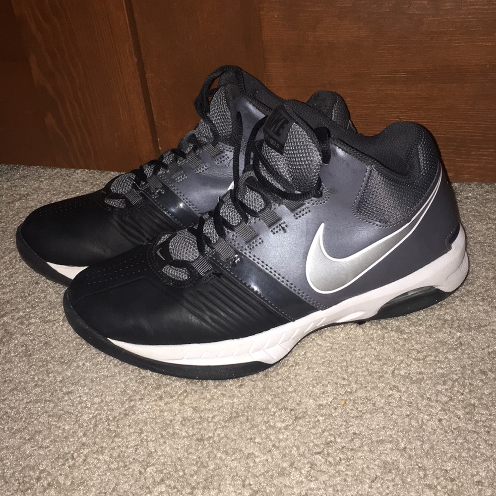 Women’s Nike Air Visi Pro 5 basketball shoes